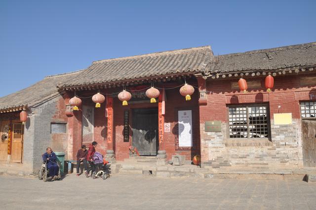 留有残缺的贞洁牌坊，隐藏着女子不为人知苦楚羞涩的往事