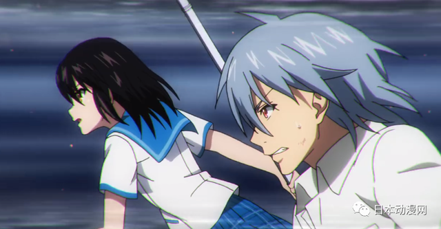 咬破女主脖颈吸血，为的竟然是一场干架