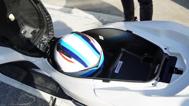 本田最新发布的PCX值不值2.699万元？咱们细节见真章