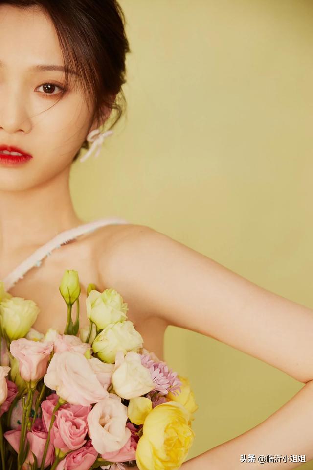 张慧雯，极具灵动气息的温柔美少女，清新靓丽的容颜，让人爱慕