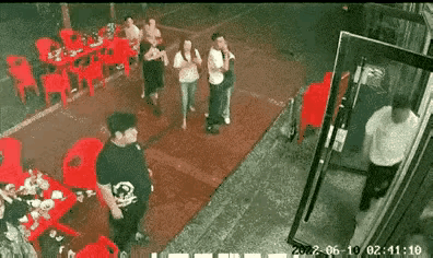 唐山被打的女孩是东北人？网友质疑陈某志“判若两人”，有背锅侠