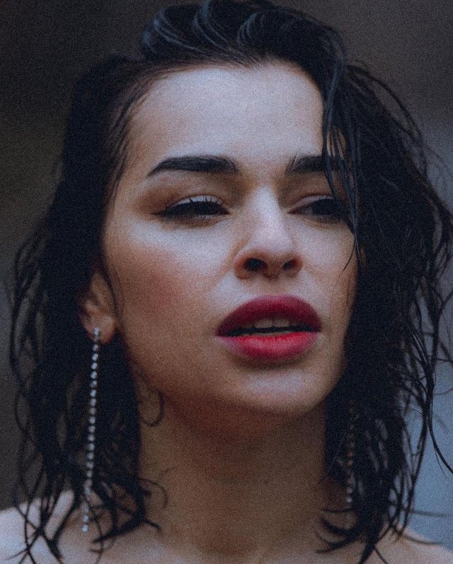 国外的美女：艳丽迷人