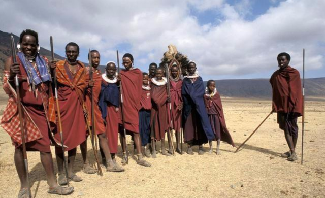 黑奴贸易时，白人为啥要把黑人衣服扒个精光，连遮羞布也不舍得给