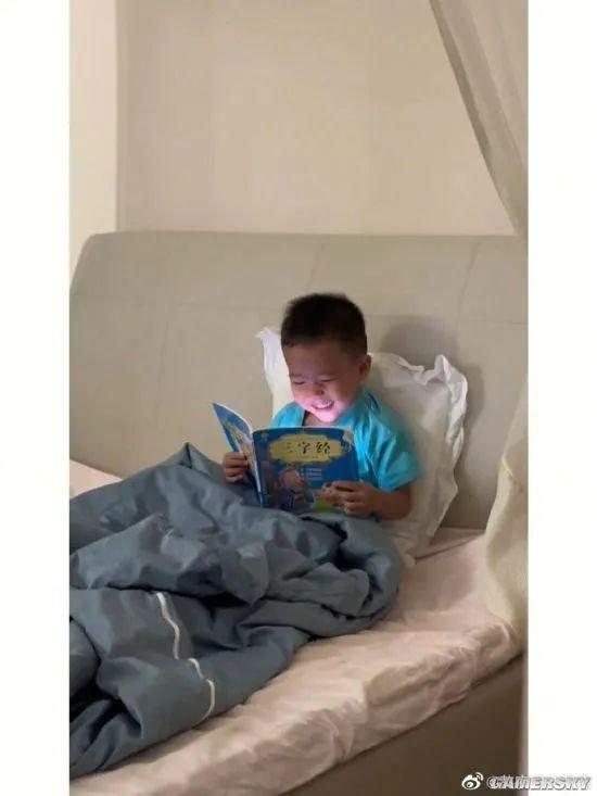 每日搞笑：男生也可以鸭子坐吗？