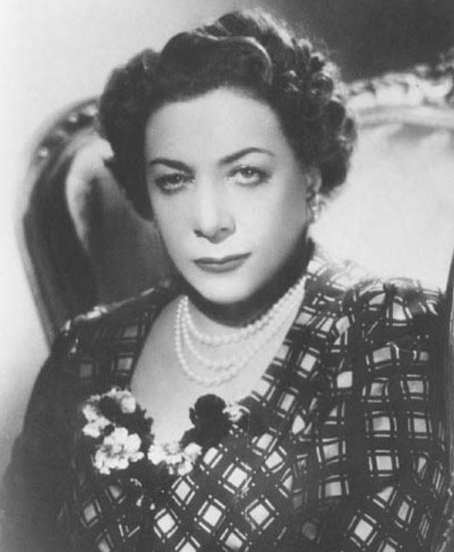 伊朗末代王后：嫁给3婚大19岁国王，母凭子贵坐稳后位