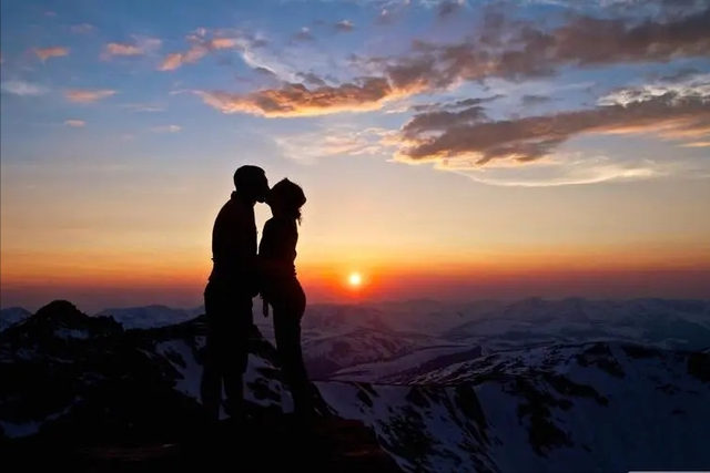 1980年，华裔学生痴迷美女老师，将其绑架囚禁53天，遭受非人折磨