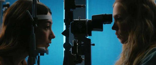 美女偷窥别人隐私生活,却害得男友自杀,尺度和反转令人窒息