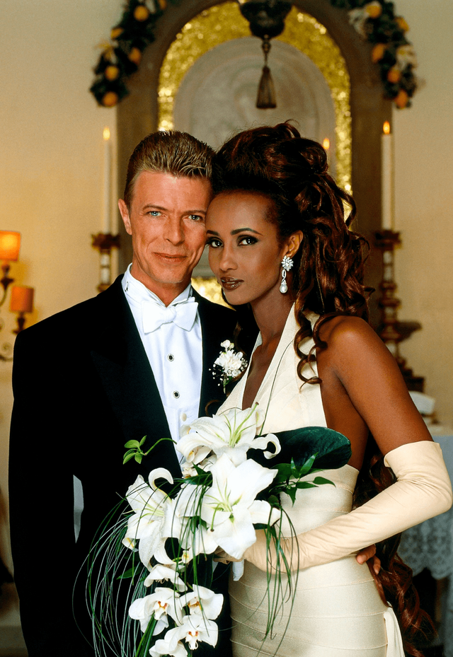 令人惊艳的黑珍珠：伊曼和丈夫甜蜜恩爱24年，哈莉·贝瑞离过3次婚