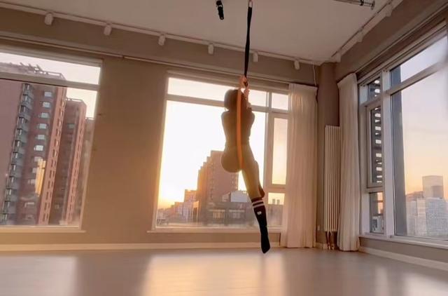 夏天到！20位性感女星接连秀身材，马甲线水蛇腰蜜桃臀，个个养眼