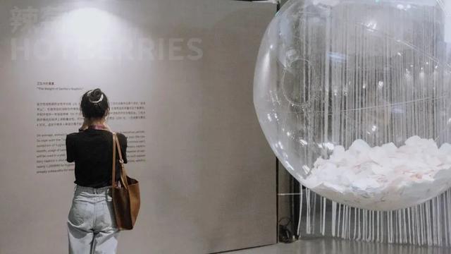 在家看A片被老妈撞见，她反手就带我去了个“18禁”场所