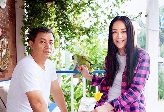 她曾被前夫一巴掌打跑!二婚嫁给体操世界冠军,如今婚姻幸福甜蜜