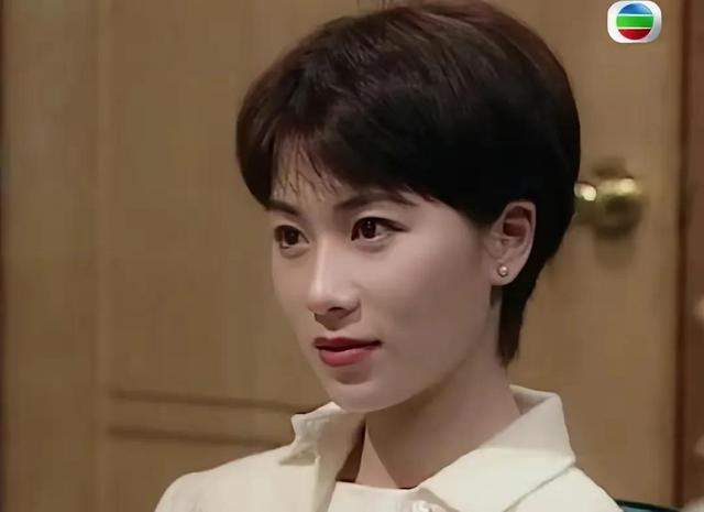 港圈“一眼万年”的短发美女，只服这12位，惊艳洋气，又美又酷帅