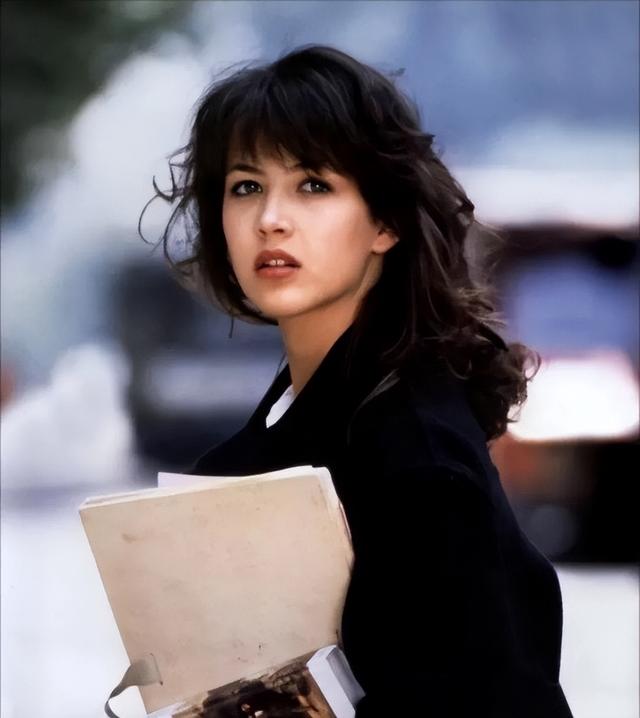 苏菲玛索：惊艳了岁月的法兰西玫瑰，56岁素面朝天，眼神依旧清澈