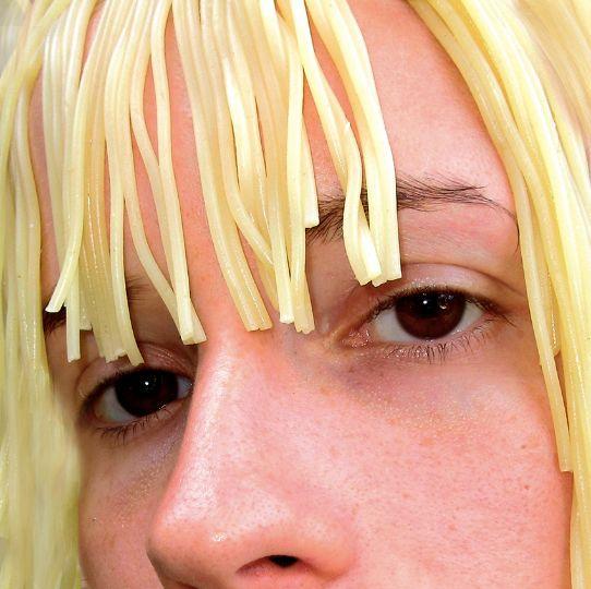 有点诱惑！外国美女设计师拍的“人体”艺术，够大胆，脑洞大开