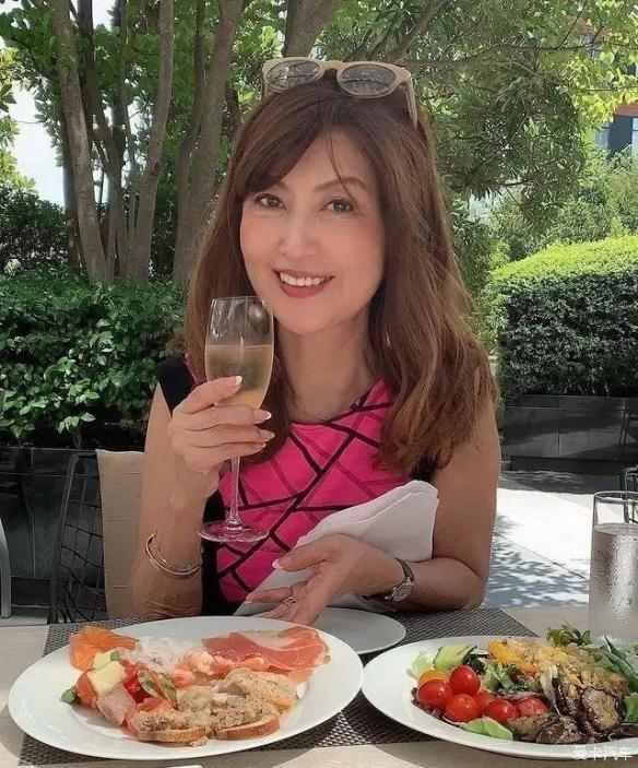 日本71岁美女奶奶诠释逆生长!曾在国民美魔女夺冠