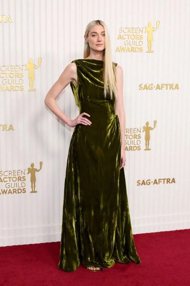 美国这一夜，国际女星风情万种，有人保守有人真大胆，但都不怕冷