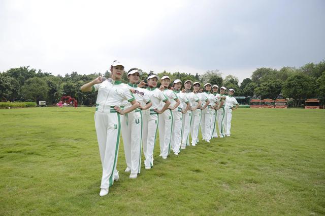 美女们的飒爽英姿运动装