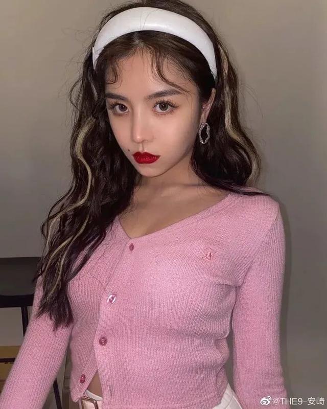 看完女明星的自拍，我发现这几年睫毛白刷了