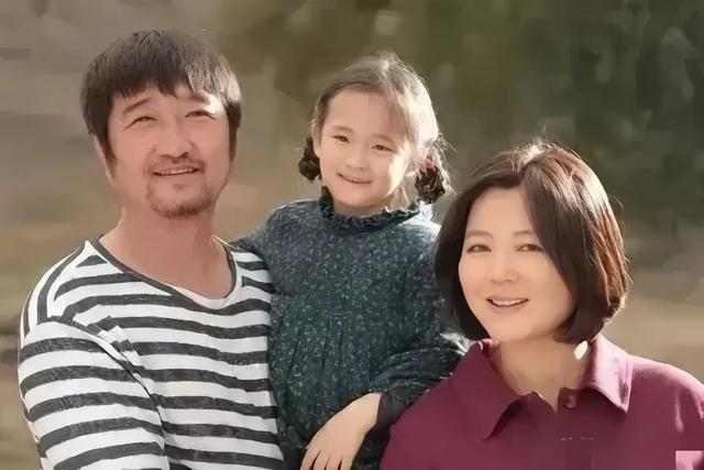 王茜华 电视剧里的农村大婶变身诚实的摩登女郎