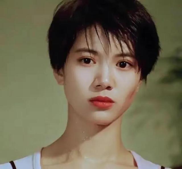 港圈“一眼万年”的短发美女，只服这12位，惊艳洋气，又美又酷帅