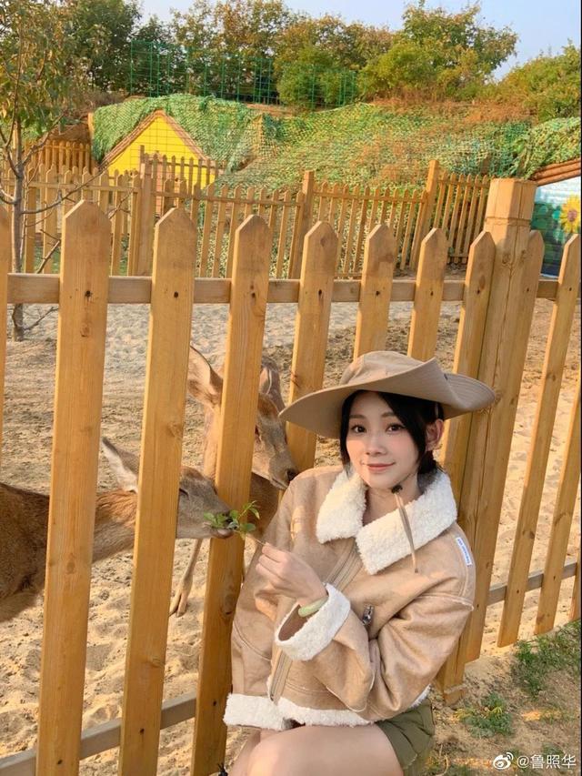 清纯靓丽女明星鲁照华，甜妹子瞬变酷妹，休闲露营东方绿舟