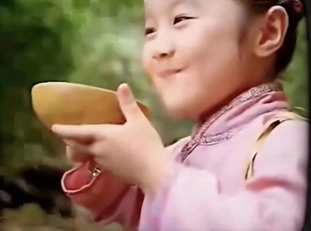 14年前，靠魔性广告语走红却遭非议的“点读机女孩”，如今已让人不敢高攀