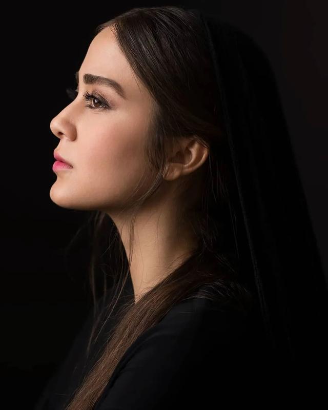 国外的美女：艳丽迷人