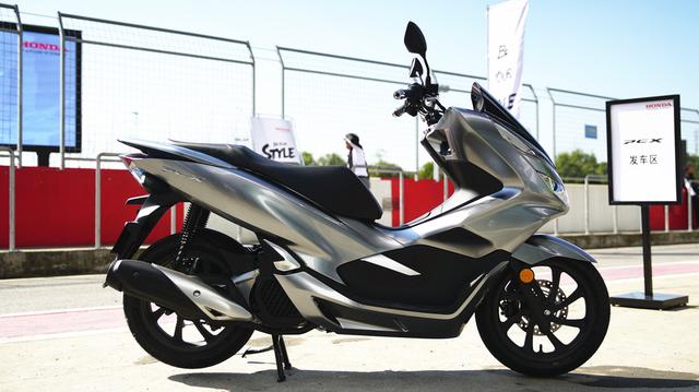 本田最新发布的PCX值不值2.699万元？咱们细节见真章