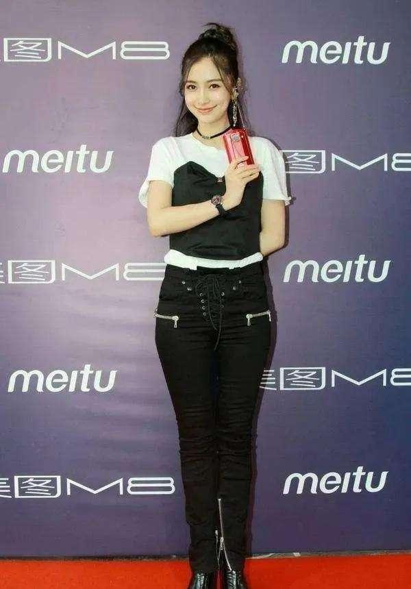 8位堪称“半身美人”的女星,穿上礼服惊艳四射,真实腿短又腿粗