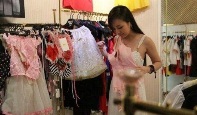 浙江18岁校花坚持白天不穿“内衣”，一年以后，发生了这几个变化