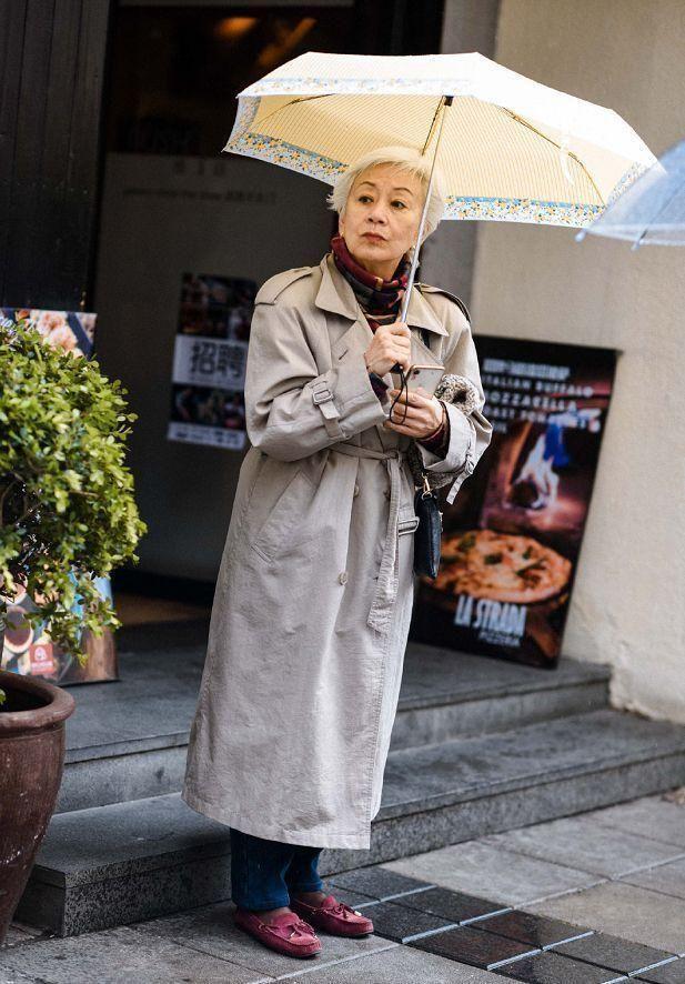 六七十岁的女人要知道：不烫羊毛卷、不穿老年装，反而时髦洋气