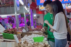 “好想你”嘅朱主爱,变身“俏厨娘”,“美女厨房”沉浸式粤语教学整家乡菜