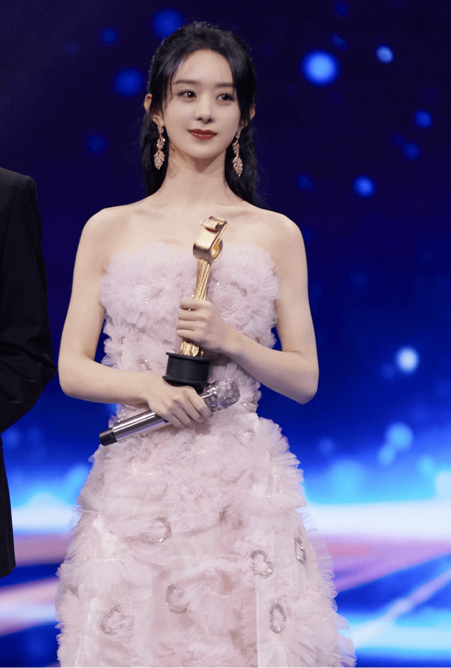 8位堪称“半身美人”的女星,穿上礼服惊艳四射,真实腿短又腿粗