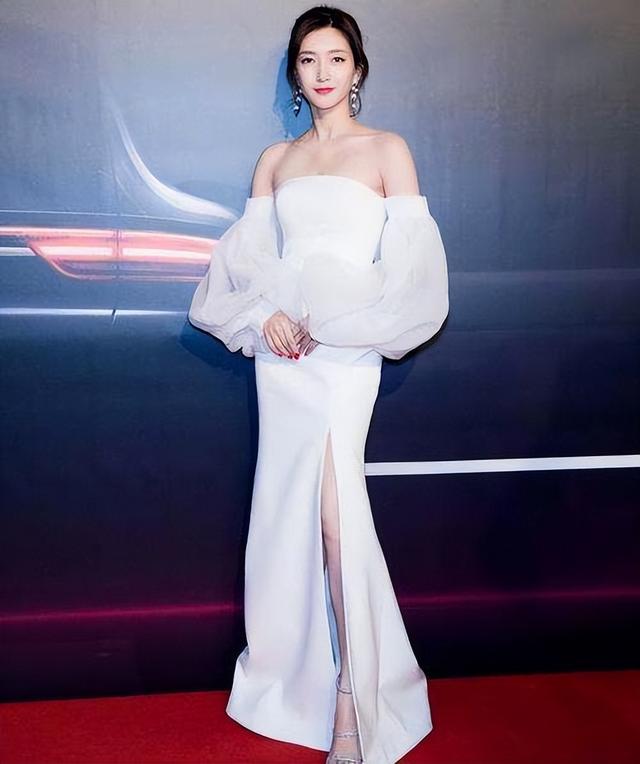 8位堪称“半身美人”的女星,穿上礼服惊艳四射,真实腿短又腿粗