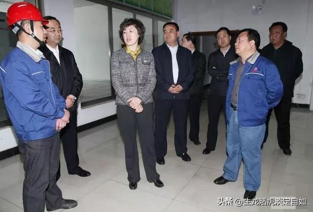 美女市长跟42个男人有染，贪污受贿1400多万，被捕时跪地痛哭。