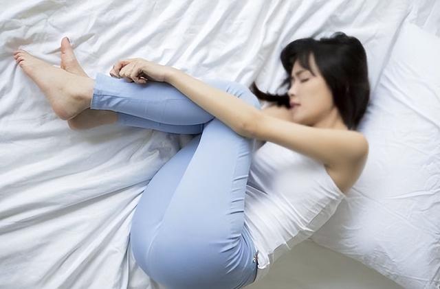 女性自己“用手”会怎么样？会不会破坏处女膜？