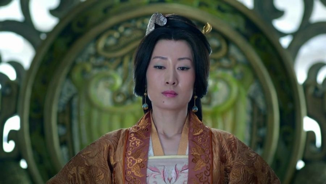 三十出头的蒋欣曾演15岁少女，和赵薇同岁的她却沦为妈妈专业户