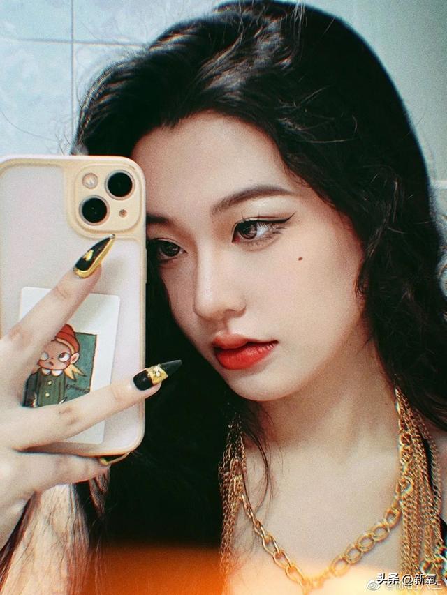 坐拥100万粉丝的美少女，直播间点赞量高达1亿，实力如何？