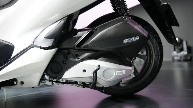 本田最新发布的PCX值不值2.699万元？咱们细节见真章