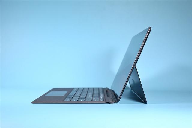 微软满分颜值Surface Pro X评测:最强ARM架构战未来