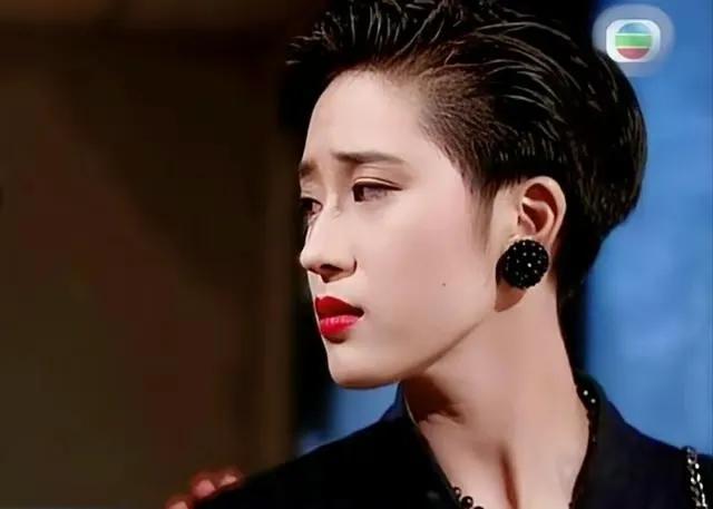 港圈“一眼万年”的短发美女，只服这12位，惊艳洋气，又美又酷帅