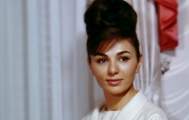 伊朗末代王后：嫁给3婚大19岁国王，母凭子贵坐稳后位