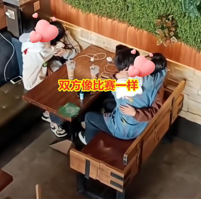 2对情侣奶茶店约会，情难自禁比赛拥吻：4个人身上的钱只够点2杯