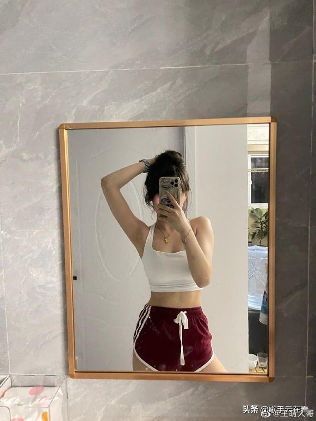 97年美女游戏博主王萌迷人美照欣赏，好漂亮啊