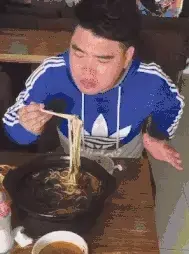 搞笑GIF:美女,我也会划拳,我能参加吗?