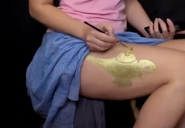 美女把自己画成阿拉丁神灯,不是亲眼看到,很难相信这是画出来的