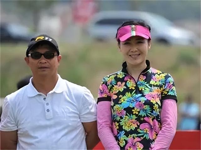 她曾被前夫一巴掌打跑!二婚嫁给体操世界冠军,如今婚姻幸福甜蜜