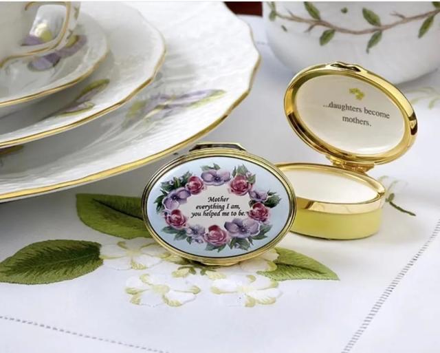 凯特、戴妃同款手镯，英国王室都爱的瓷器，情人节送礼大气有格调