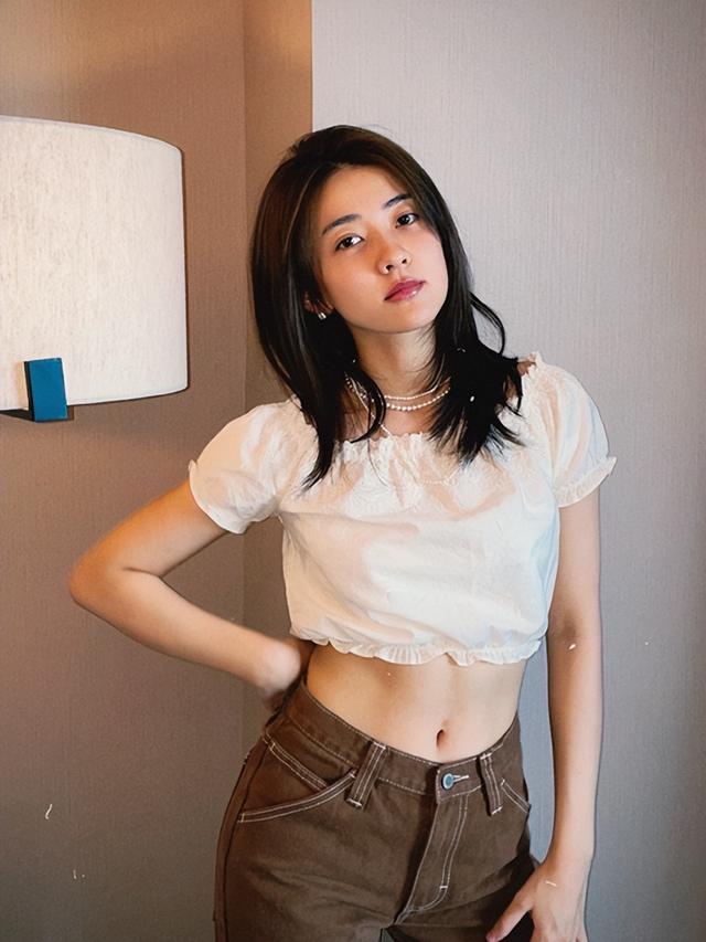 “网剧女神”梁洁近照曝光，蕾丝露脐装尽显马甲线，新剧即将开拍