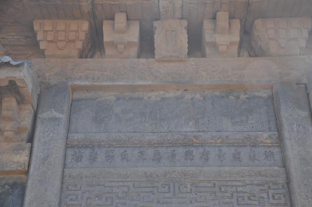 留有残缺的贞洁牌坊，隐藏着女子不为人知苦楚羞涩的往事